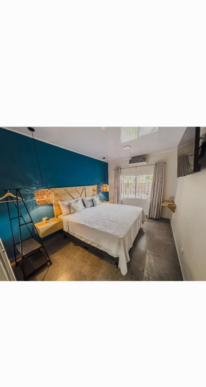 We Hotel, La Lima エクステリア 写真