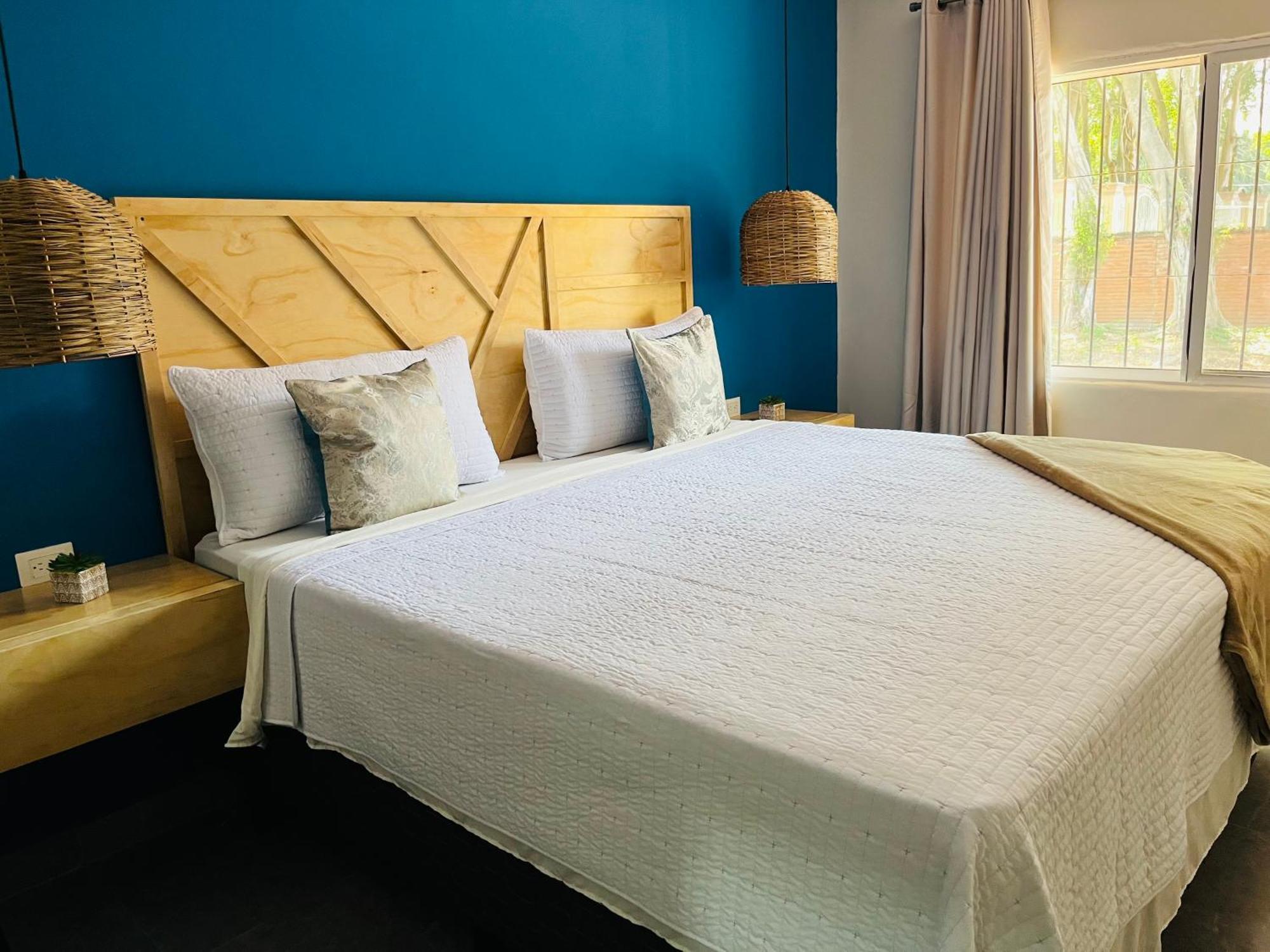 We Hotel, La Lima エクステリア 写真